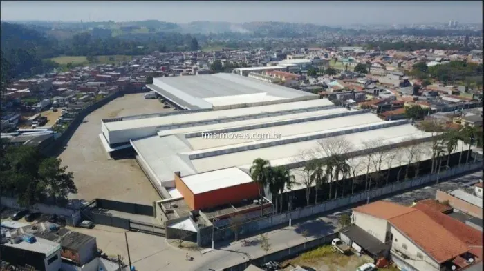 Galpão Comercial para Locação em São Paulo-SP - 1 Sala, 2 Banheiros, 5 Vagas de Garagem, 3