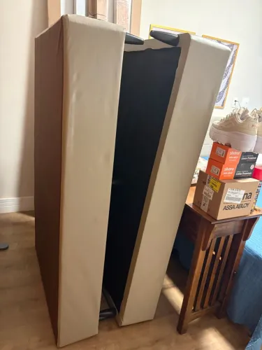 Cama Box queen seminova. Ela é dividida em 2 partes. Sem colchão 