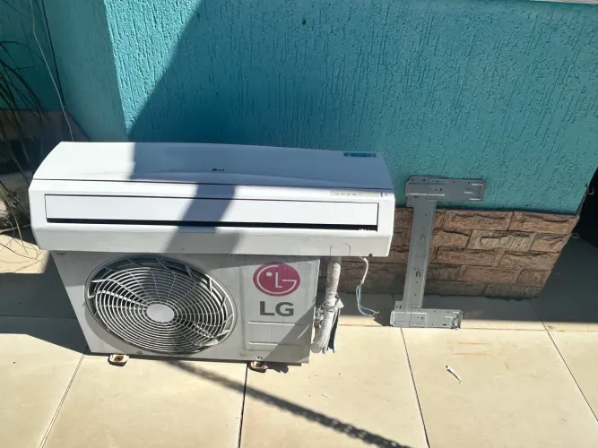 Ar condicionado split com defeito