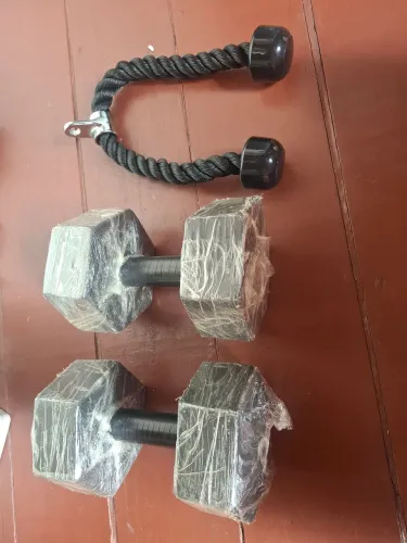 KIT MUSCULAÇÃO - 2 HALTERES 5KG + PUXADOR TRÍCEPS | R$ 100
