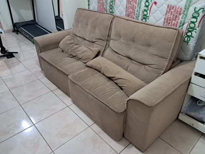 Vendo Sofá Retrátil 4 Lugares , largura 2,30mt, comp aberto 1,80mt, comp fechado 1,20mt