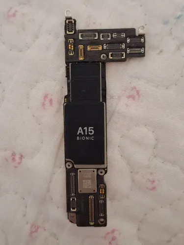 Placa mãe iphone 13