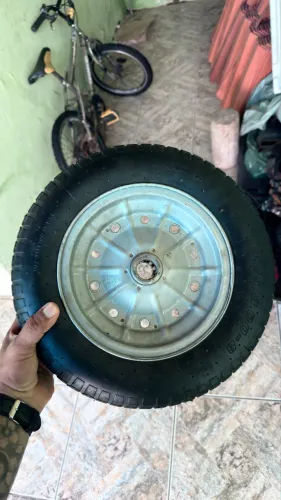 Roda de carrinho de mão 