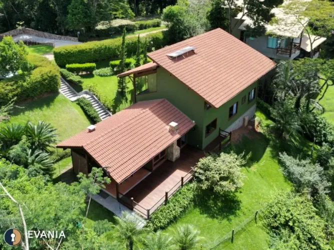 Casa com 6 quartos à venda, 350 m² - Condomínio Espelho D'água - Marechal Floriano (ES)