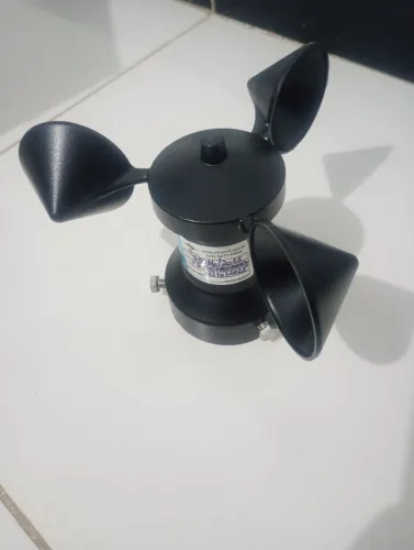 Anemômetro vertical