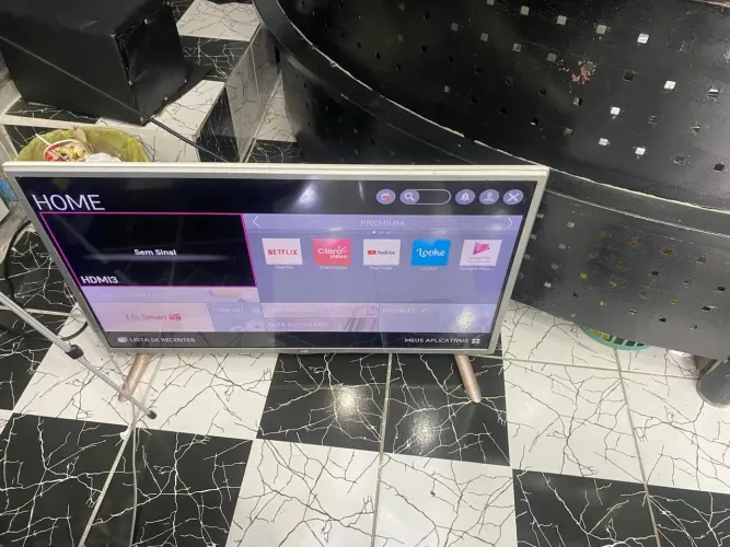 Vendo Smartv lg 32 polegadas top de linha em estado de nova conforme fotos R$ 650,00