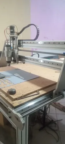 Máquina CNC Router Profissional 990 x 1650 mm | Fuso de Esferas | Spindle 3CV