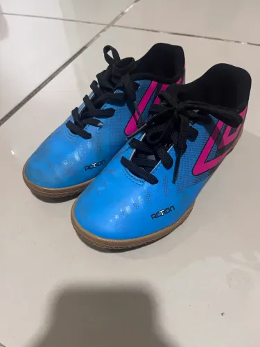Vendo chuteira umbro