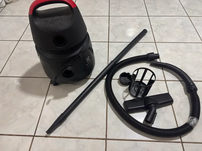 Aspirador de Pó e Água Electrolux Hidrolux AWD01