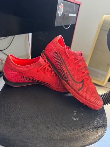 Chuteira Nike Mercurial Vapor 13 Club IC