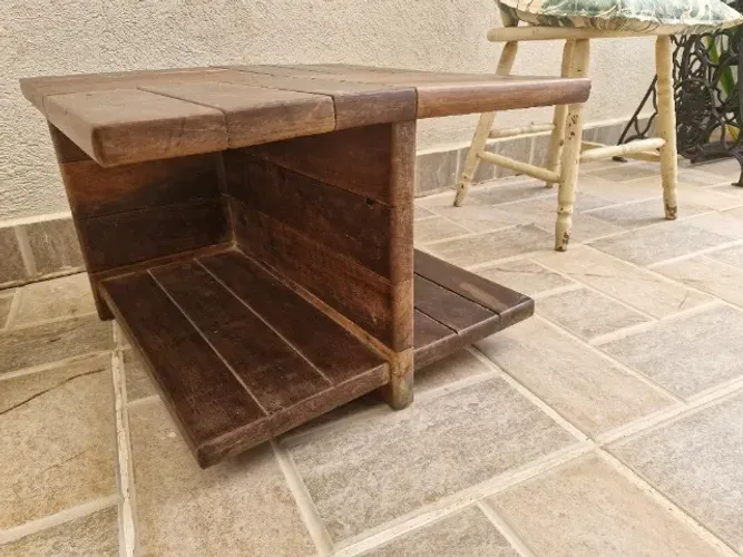 Mesa de madeira maciça