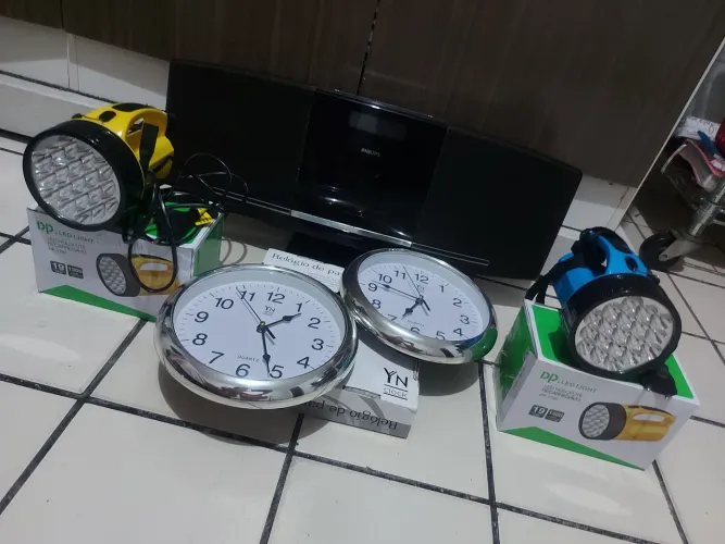 VENDO KIT MICRO SYSTEM + 2 LANTERNAS + 2 RELÓGIOS DE PAREDE