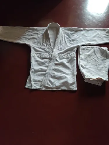 Vende-se kimono banco de jiu-jitsu,judô tamanho M2