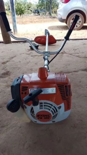 Vende-se uma Roçadeira Stihl FS 120.