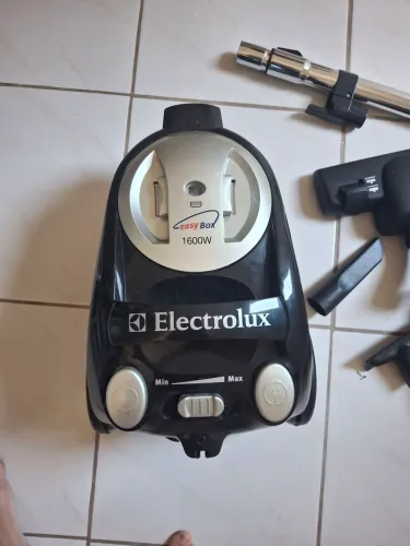 Aspirador Electrolux easy box 1600w