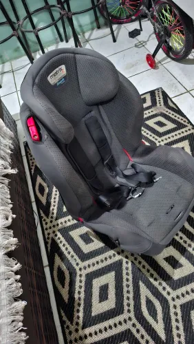 Vendo está cadeira auto cosco Kids