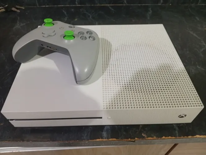 XBOX ONE S DE 1 TERA BRANCO 1 CONTROLE