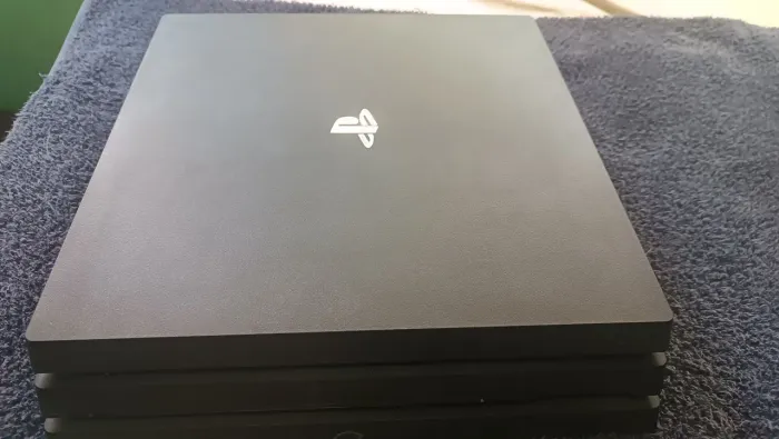 PS4 PRÓ 1 TB + DOIS CONTROLES