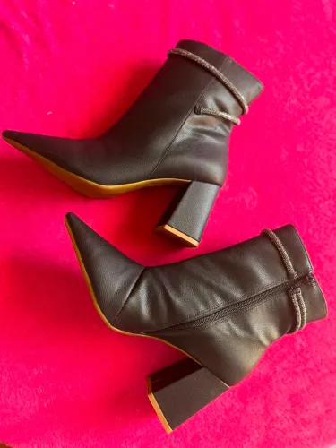 Bota sapatinho de luxo