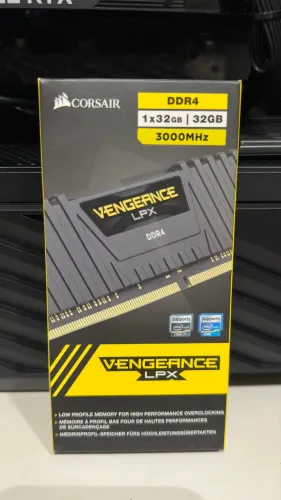 Memória Corsair Vengeance LXP 32gb(1x 32gb) DDR4, 3000 MHZ, CL 16- filé