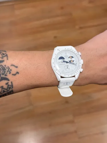 Omega X Swatch Snoopy Moonshine Gold 