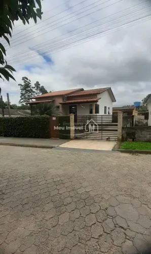 Casa 3 dorm 1 suíte a poucos minutos do centro de Criciúma ACEITA permuta por Apto