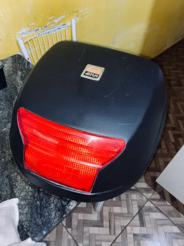 Baú givi e suporte