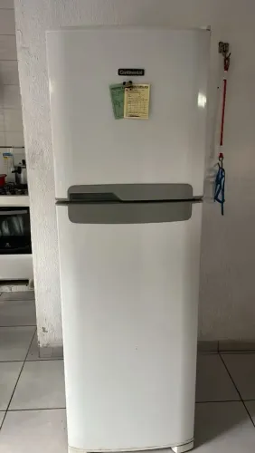 Geladeira continental Frost Free funcionando