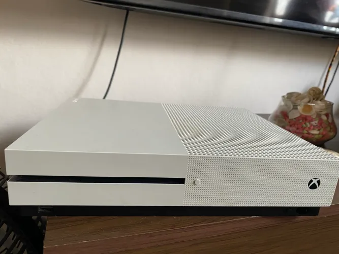 Xbox one s com GTA5 e FC26