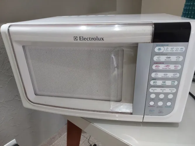 MICROONDAS ELECTROLUX 23 LITROS ESTOU NA ZN BAIRRO PQ NOVO MUNDO