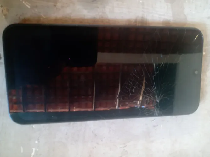 Vendo um A15 da Samsung com a tela trincada mais funcionando perfeitamente