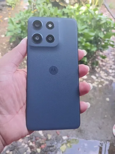 Vendo ou eu troco moto g 56 de 256 GB troco em celular inferior e volta para mim de 300