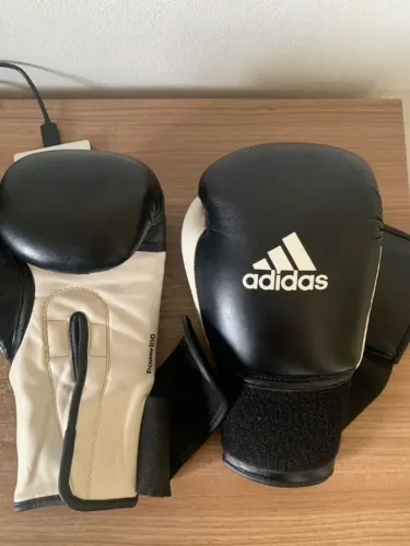 luva de boxe e muay thai adidas