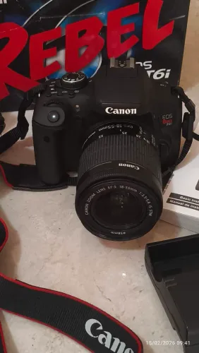 Câmera profissional Canon T6i pouquíssimo usada.