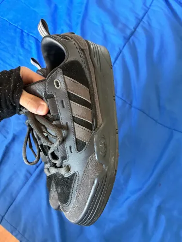 Tênis Adidas edição limitado