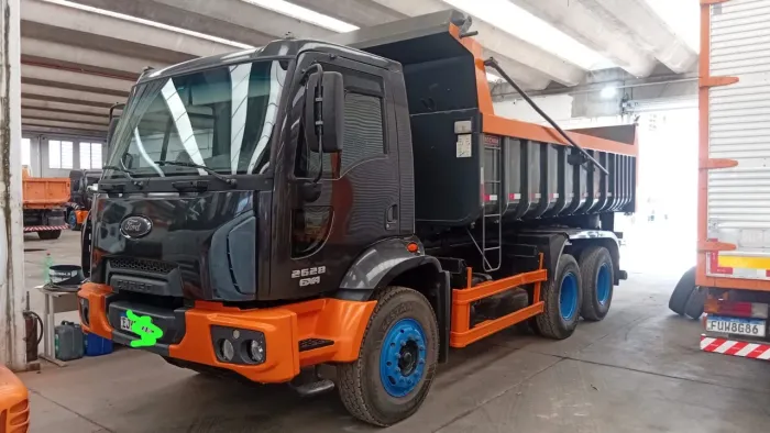 Ford cargo 2628 6x4 traçado  com caçamba 12mt