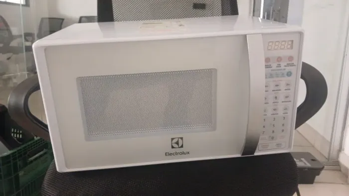 Micro-ondas Electrolux 20L branco 220v