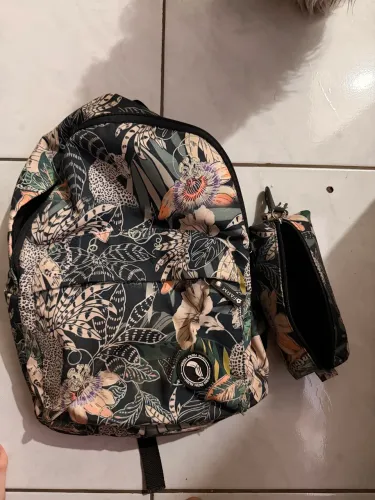 mochila + estojo por R$50