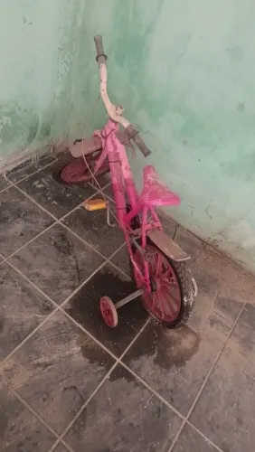 Vendo ou troco em bicicleta infantil maior