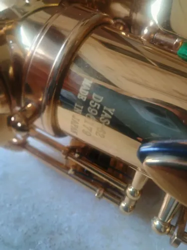 Saxofone alto e mi bemol semi-novo