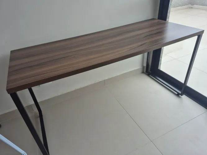 Mesa Office estilo industrial pes em.metalao preto 1,50m x 0,60 m x 0,75 altura 