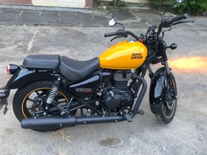 Royal Enfield Meteor 350 2024 Amarela | Apenas 1.600 km | Impecável