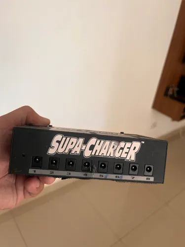 Fonte isolada BBE SUPA CHARGER