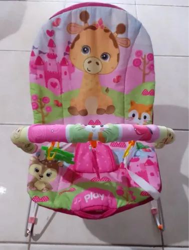Vende-se cadeira de balanço para bebê