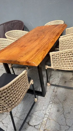 Mesa e cadeiras por apenas R$ 6.499,00