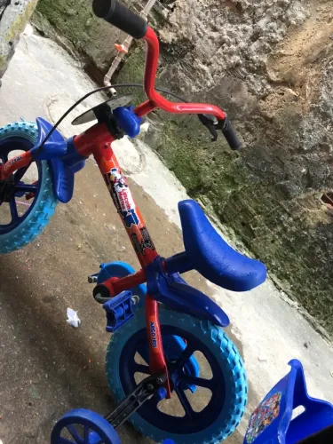 Bicicleta aro 12, valor negociável!