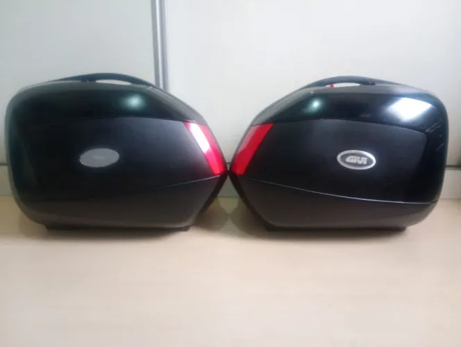 Bau lateral givi v35