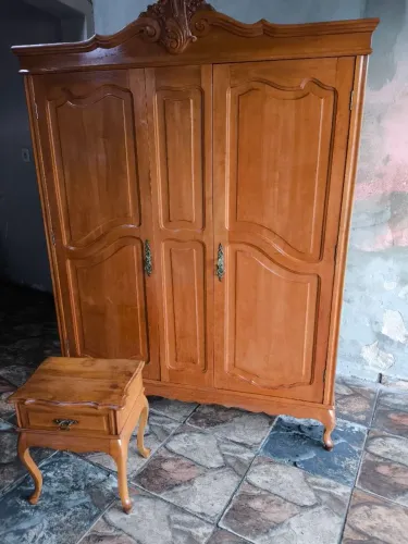GUARDA ROUPA ANTIGO 