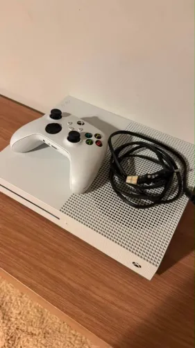 XBOX ONE S 1TB EM PERFEITO ESTADO
