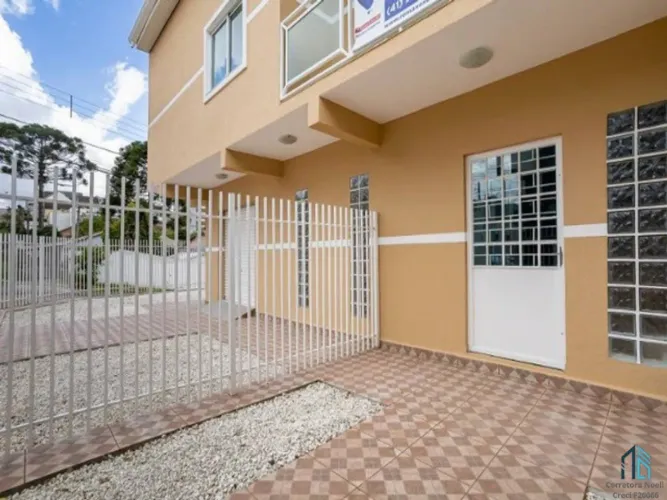 (Permuta ou financiamento) Sobrado com lojas, 03 quartos no Bacacheri/Tingui em Curitiba P